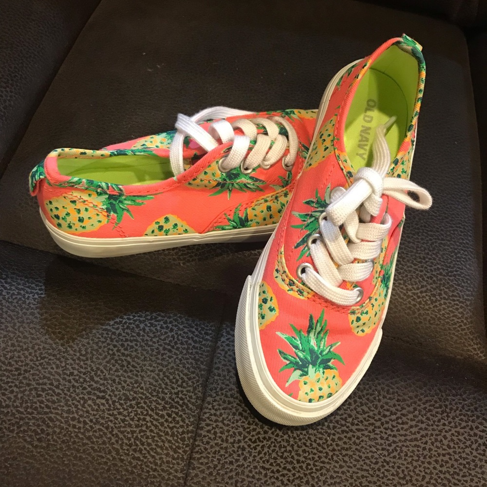 Old navy floral shoes